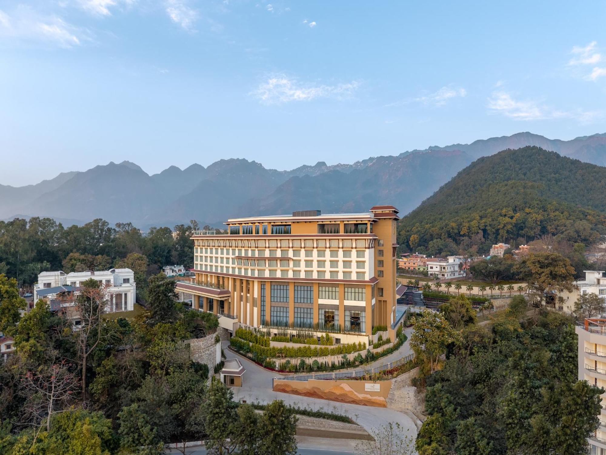 Taj Mussoorie Foothills, Dehradun Hotel ภายนอก รูปภาพ