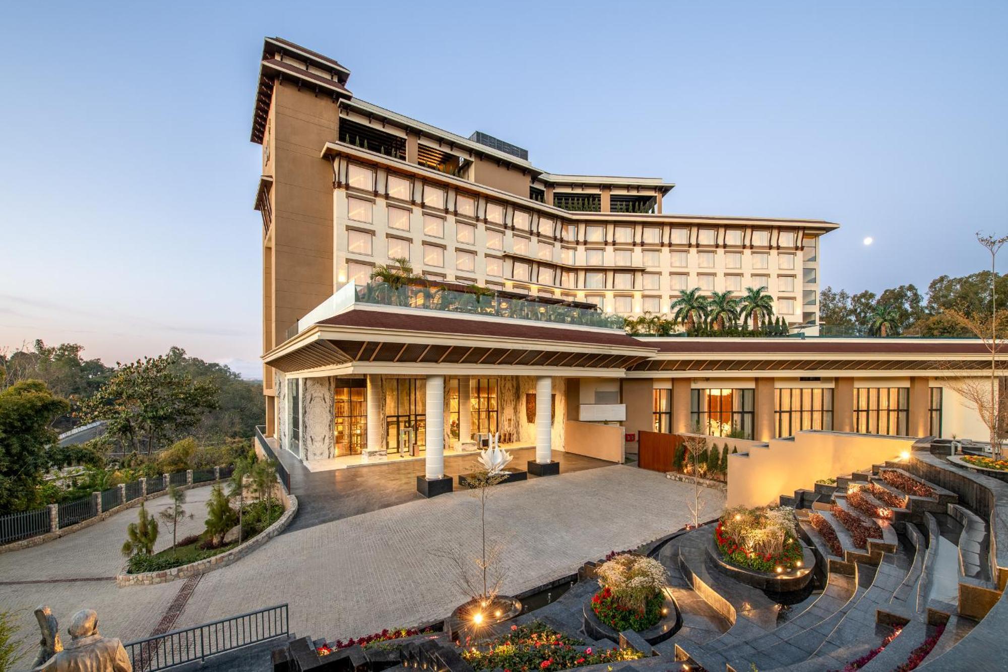 Taj Mussoorie Foothills, Dehradun Hotel ภายนอก รูปภาพ