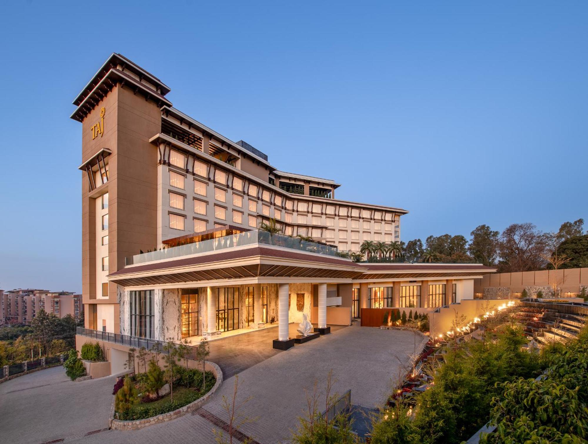 Taj Mussoorie Foothills, Dehradun Hotel ภายนอก รูปภาพ