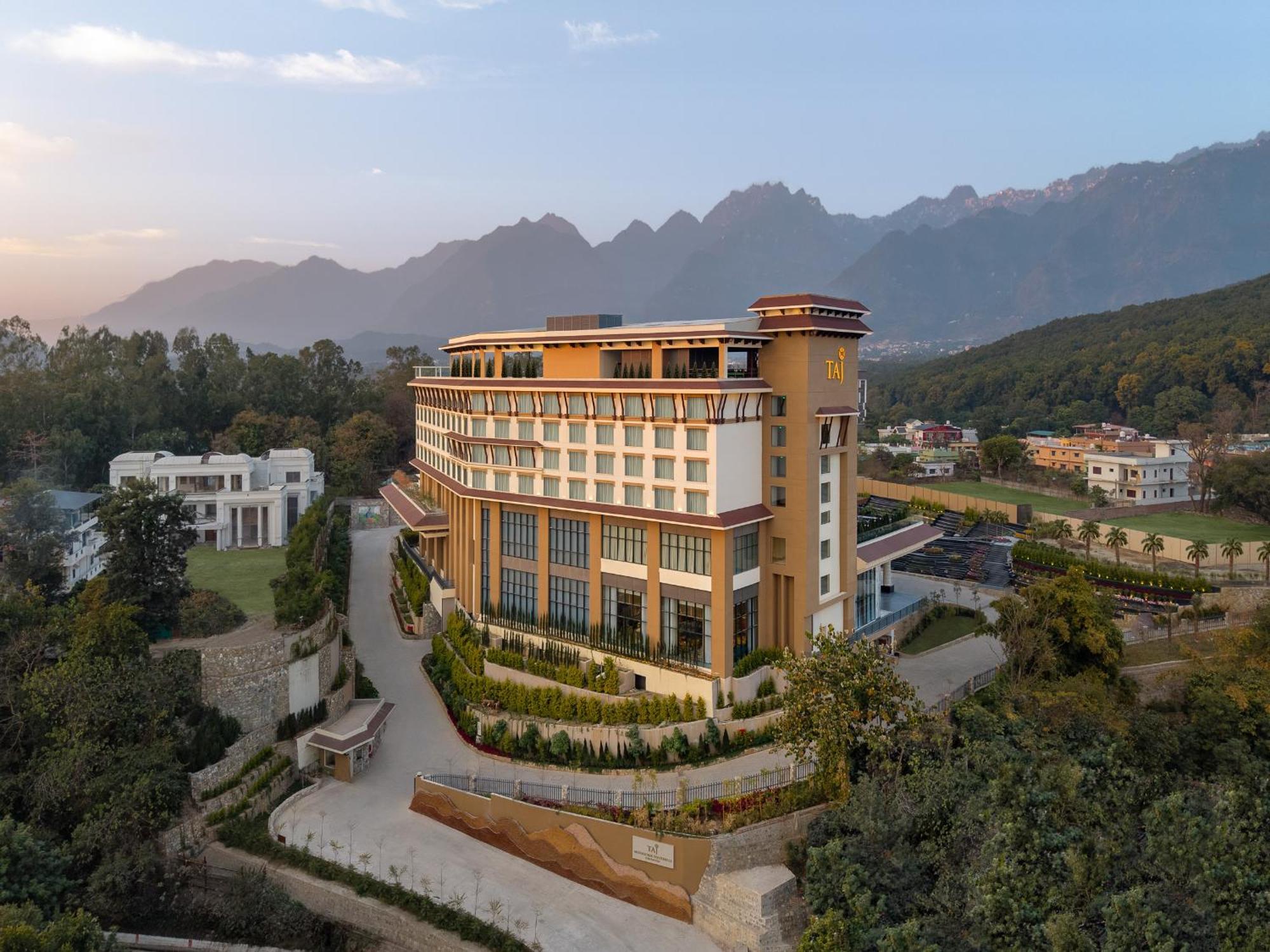 Taj Mussoorie Foothills, Dehradun Hotel ภายนอก รูปภาพ