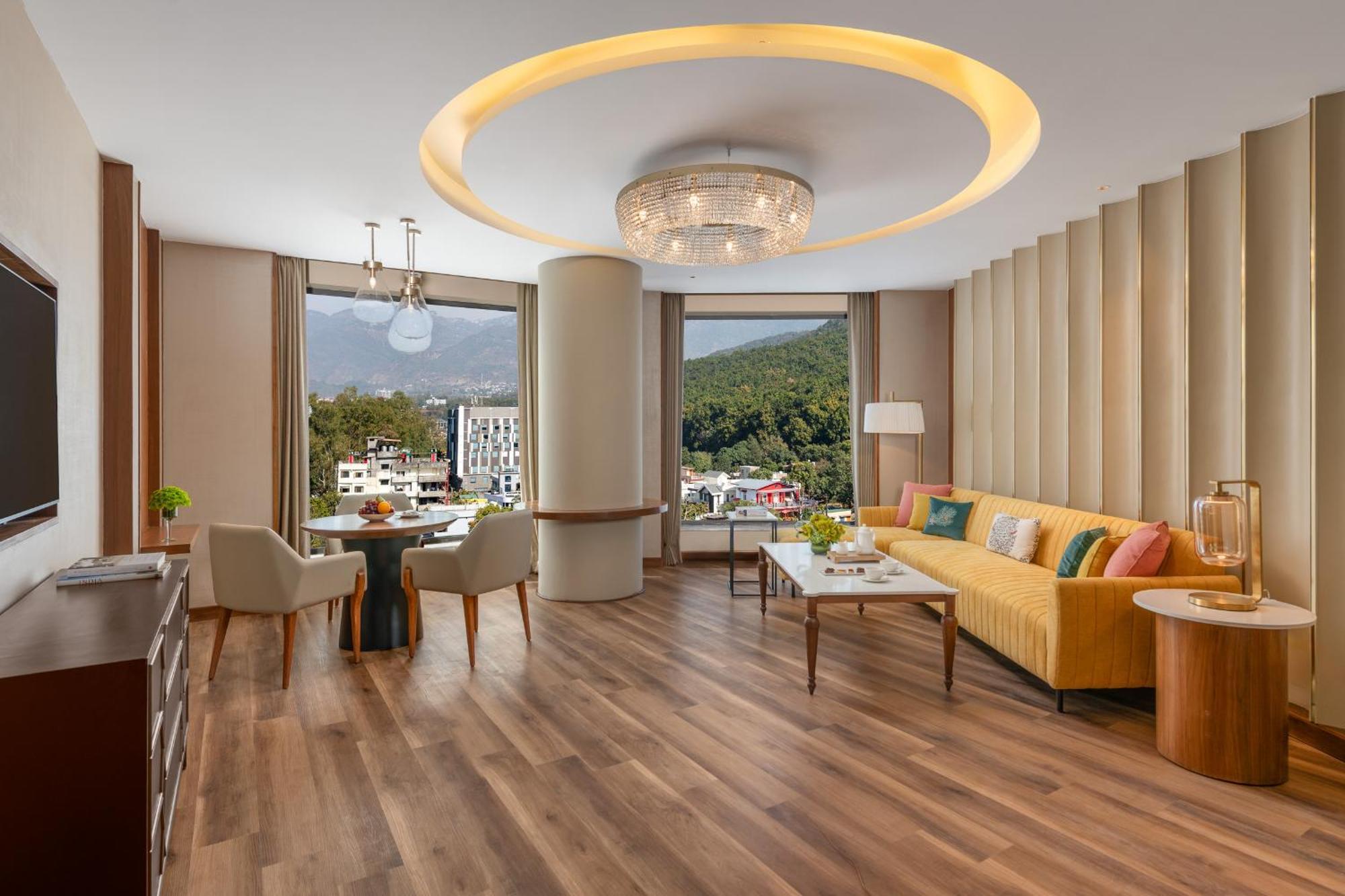 Taj Mussoorie Foothills, Dehradun Hotel ภายนอก รูปภาพ